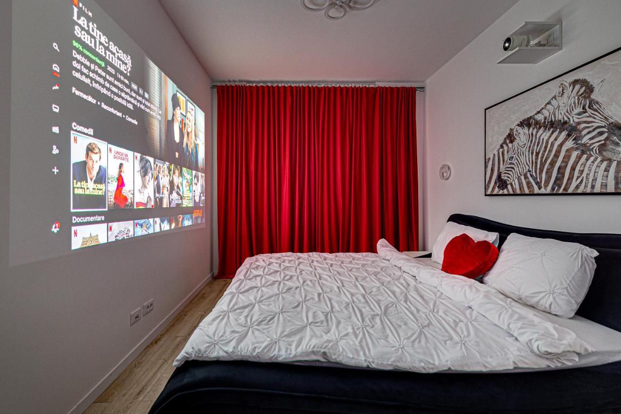Ari Cinema Apartament With 2M Videoproiector Apartamento Arad Exterior foto